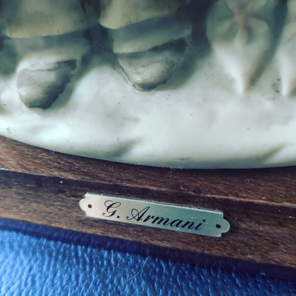 Bride & Groom Sculpture by Italian Artist Giuseppe Armani signed and marked, Vtg - Picture 3 of 4